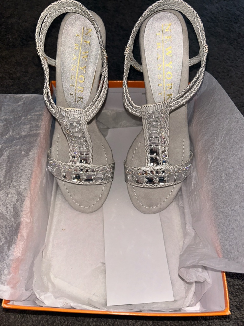 New York Transit Embellished Silver T-Strap Women’s Sandals Size 71/2 runs small - Picture 9 of 12